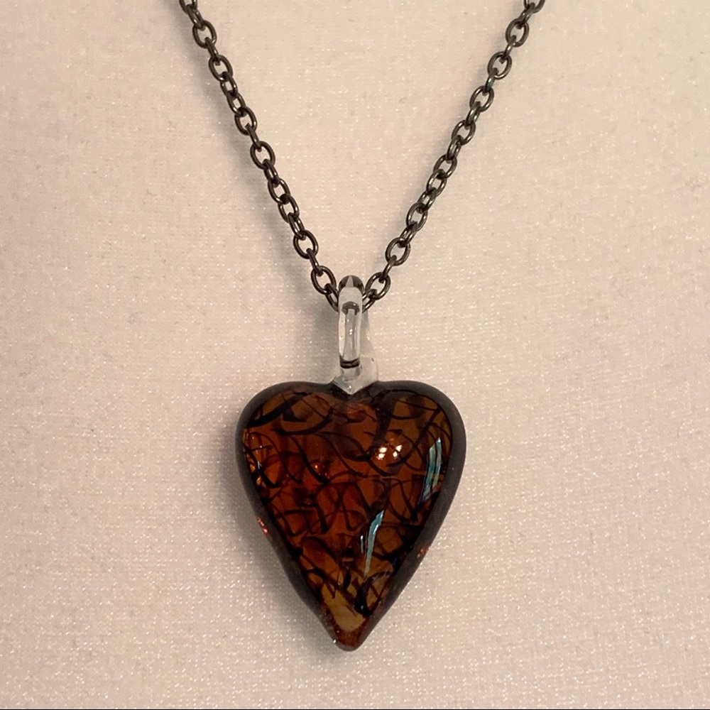 Glass heart pendant necklace